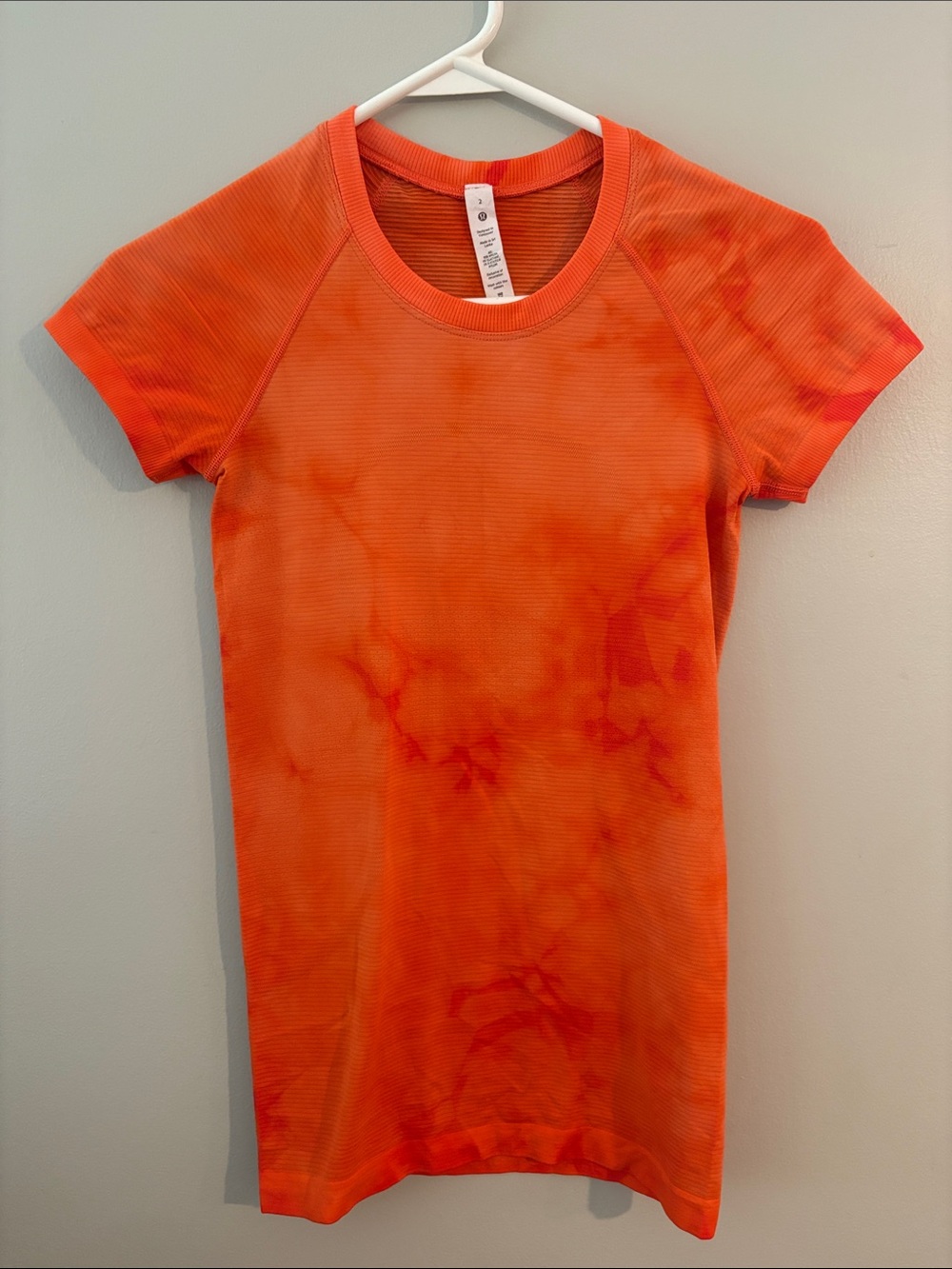 Lululemon Women's Size 2 Orange Tie-Dye Short Sleeve Tee